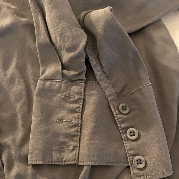 ๐ Cloth & Stone Charcoal Button-Up Blouse Size M - Picture 5 of 11